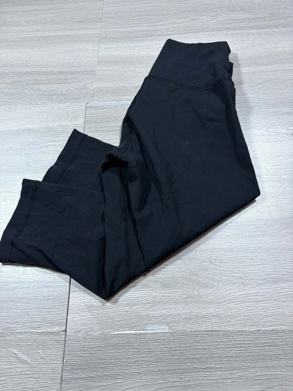 Lululemon Leggings Size 6 Black Athletic Crop Pants